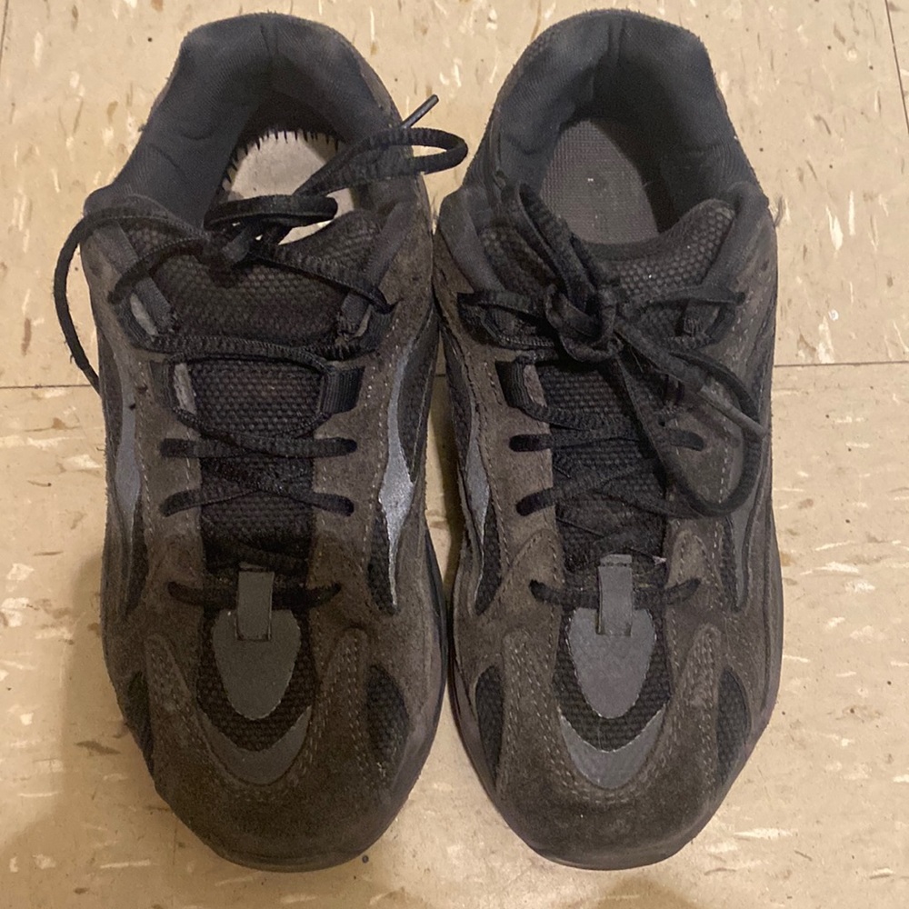 Adidas Yeezy Boost 700 V2 Vanta (Kids) WORN SOLE MISSING